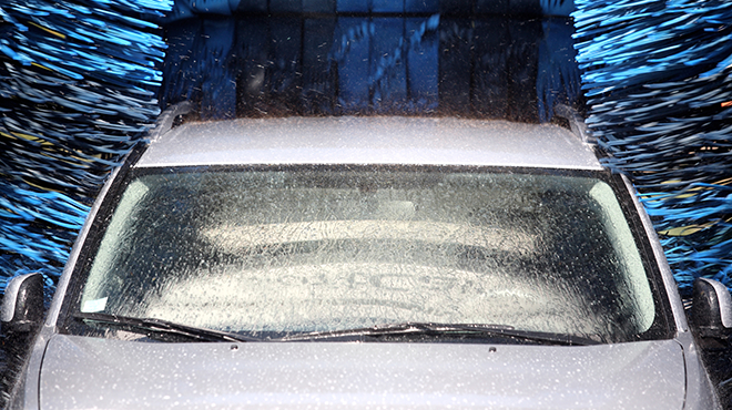 Industries - Vehicle washes a car with a blue object in the back