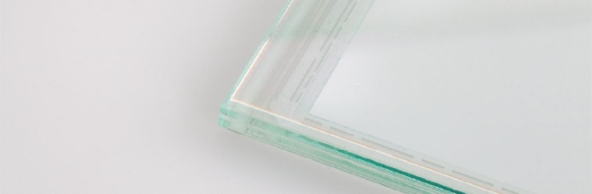 Sonnenschutz - Nahaufnahme einer Glasscheibe