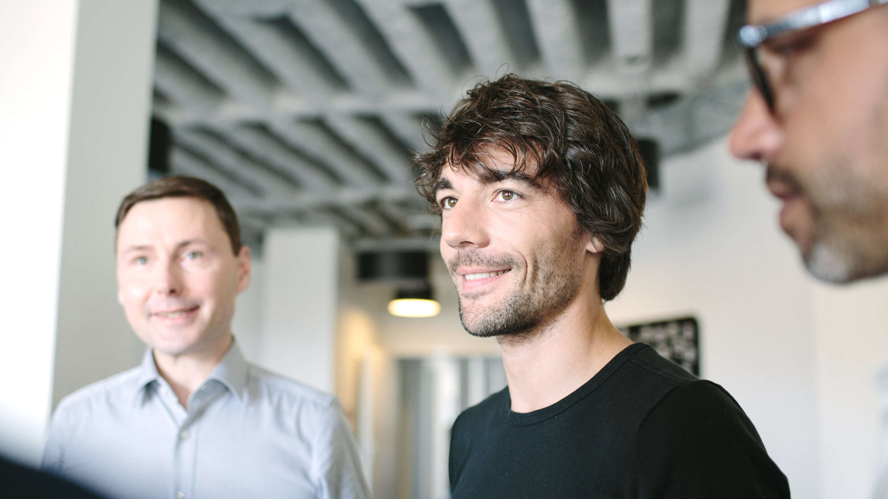 Start-Ups - Startup un hombre sonriendo en una habitación