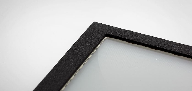 Benutzerdefinierter Touchscreen - Nahaufnahme eines schwarzen Rahmens versiegeln