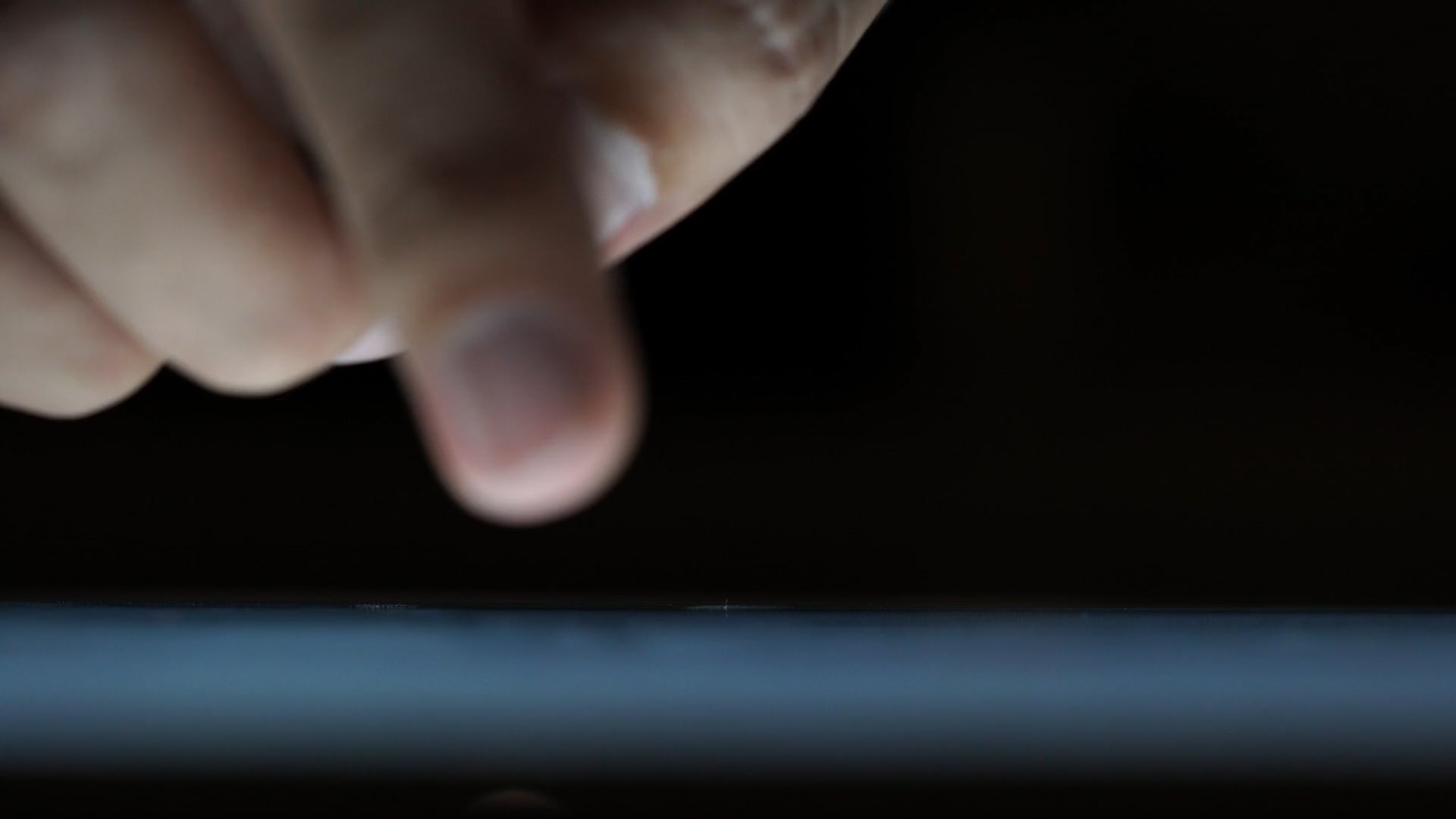 PCAP Touch Screen - PCAP Touch Screen Multitouch un deget îndreptat spre un ecran
